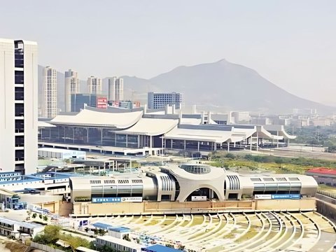 Insinyur Tiongkok Cetak Rekor Guinness dengan Memutar Terminal Bus Seberat 30.000 Ton, Hanya Menggunakan Ratusan Dongkrak Hidrolik