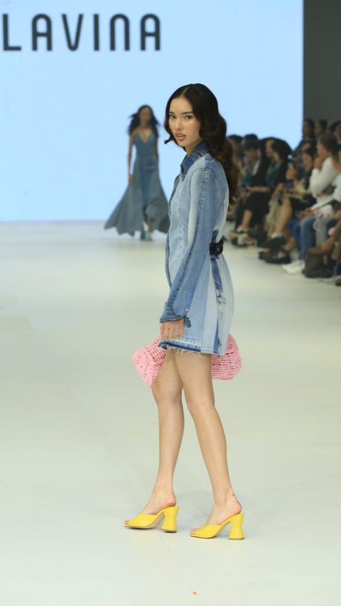 Epiphany by NAGITASLAVINA, Sulap Denim Sisa Jadi Outfit Eye Catching