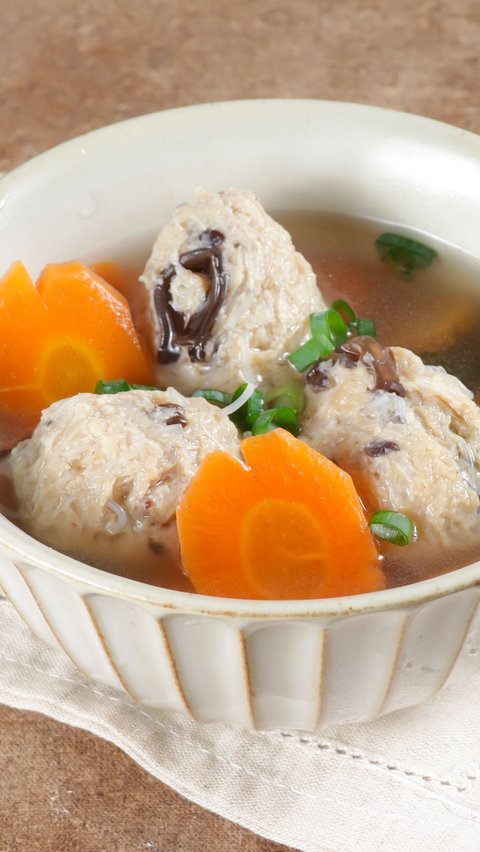 Bikin Bakso Ayam Sehat Yuk, Kenyal Meski Tanpa Tepung<br>