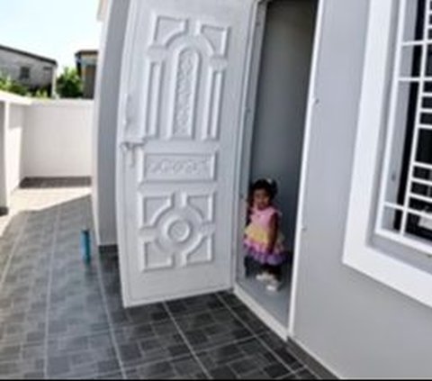 8 Portraits of Jirayut's New House, Previously Living in a Cement-Floored Hut Now a Luxurious Mansion