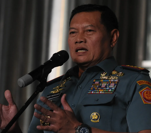 Namun sayangnya, Yudo tidak memberitahu soal siapa kandidat calon Panglima TNI yang bakal jadi bahan masukannya kepada Presiden, apakah dari Kasau, Kasad, atau Kasal.