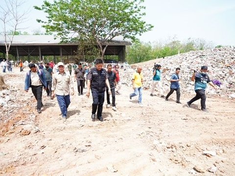 Dukung Program Sumsel Mandiri Pangan, Bupati OKU Timur Tinjau Tempat Pembuatan Pupuk Bioenos