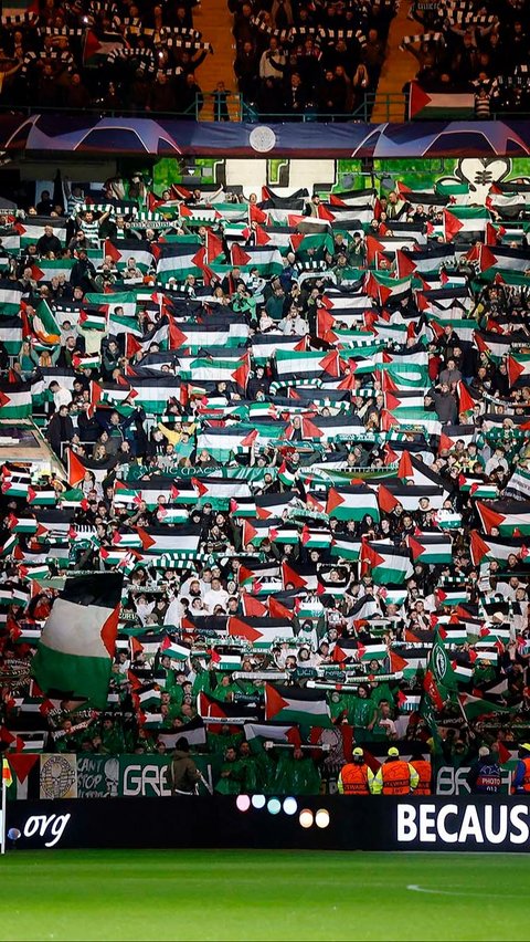 FOTO: Tak Gentar Sanksi UEFA, Ribuan Suporter Celtic Kibarkan Bendera Palestina