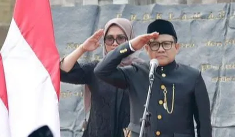 Cak Imin mengaku menghormati pilihan Yenny Wahid tersebut. Menurut Cak Imin, demokrasi membebaskan siapapun untuk memberikan dukungan.