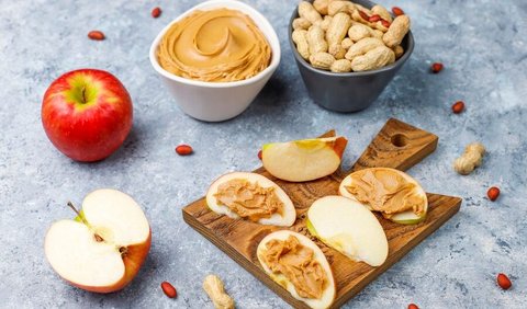Menurut Healthline, menggabungkan irisan apel dengan selai kacang sangat menguntungkan bagi penderita diabetes.