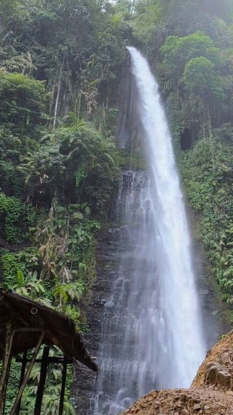 Tinggi Menjulang, Curug Sanghyang Santen di Garut Tawarkan Keindahan Air Terjun di Dalam Lembah