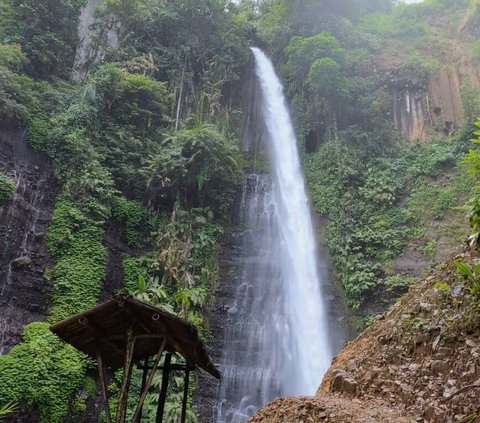 Tinggi Menjulang, Curug Sanghyang Santen di Garut Tawarkan Keindahan Air Terjun di Dalam Lembah