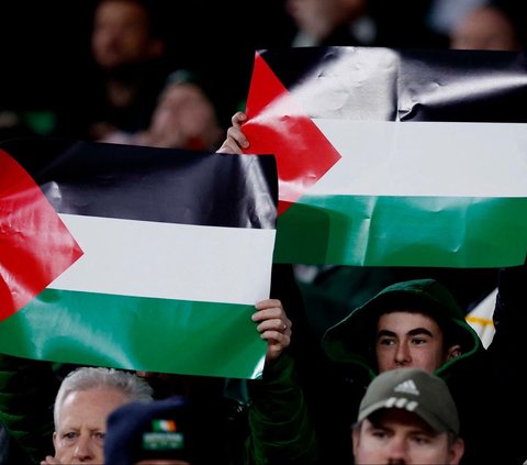 FOTO: Tak Gentar Sanksi UEFA, Ribuan Suporter Celtic Kibarkan Bendera Palestina