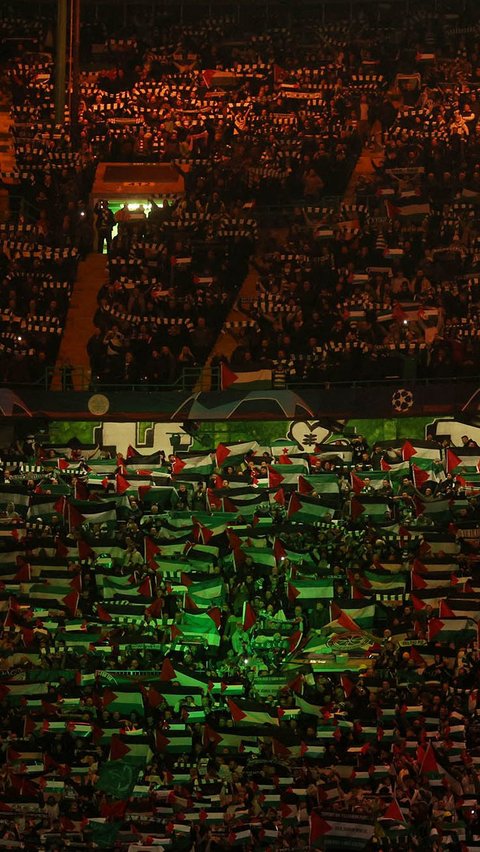 FOTO: Tak Gentar Sanksi UEFA, Ribuan Suporter Celtic Kibarkan Bendera Palestina