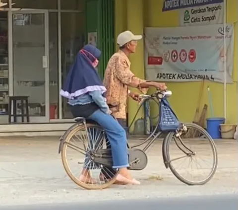 Watched by 500 Thousand TikTokers, This Video of Father and Daughter Riding an Ontel Bike in Yogyakarta Brings Back Childhood Memories