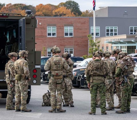 Aparat kepolisian di Maine, Amerika Serikat memperpanjang operasi pencarian besar-besaran untuk mengejar pelaku penembakan massal di Kota Lewiston, Robert R Card, hingga Jumat (27/10) pagi waktu setempat.