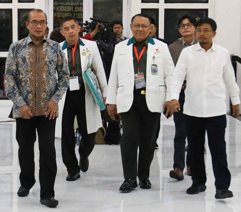 FOTO: KPU Terima Hasil Tes Kesehatan Capres-Cawapres, Ketiga Pasangan Dinyatakan Bebas Narkoba