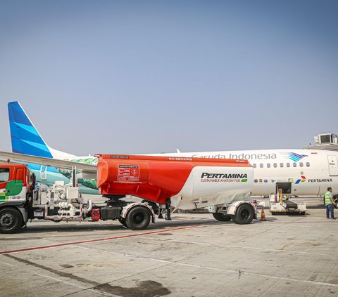 Pertamina Patra Niaga Lakukan Pengisian Perdana Sustainable Aviation Fuel Bagi Penerbangan Komersil