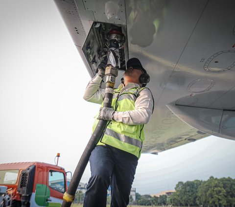 Pertamina Patra Niaga Lakukan Pengisian Perdana Sustainable Aviation Fuel Bagi Penerbangan Komersil