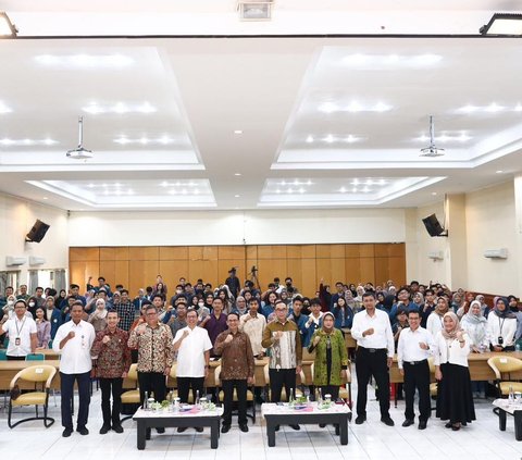 OJK Mengajar Hadir di Universitas Airlangga, Bahas Pembiayaan di Era Digital Bagi Generasi Muda