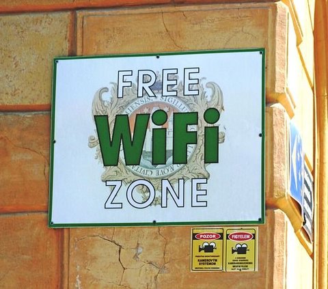 Selain untuk menyebarkan sinyal internet, sinyal WiFi juga dapat digunakan untuk mengidentifikasi benda melalui dinding padat atau tebal.<br>