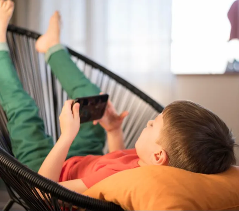 Dampak Negatif Jika Anak Terlalu Banyak Terpapar Layar, Menjauhi Screen Time Berlebihan