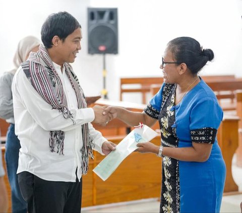 Wamen ATR/BPN Raja Antoni Serahkan Sertipikat Tanah Gereja Terbesar di NTT