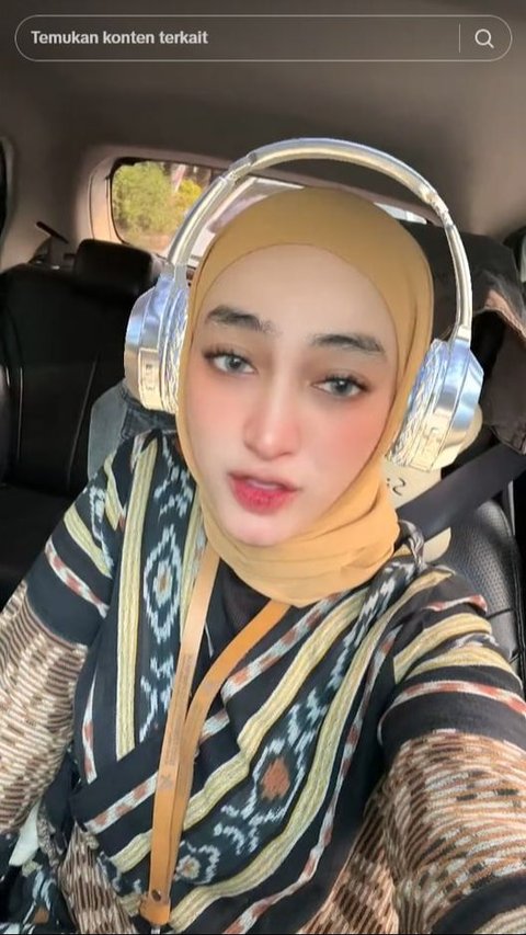 Inilah potret Santyka Fauziah, yang diduga kekasih baru Sule. Dia adalah seorang seleb TikTok yang cukup rajin bikin konten.