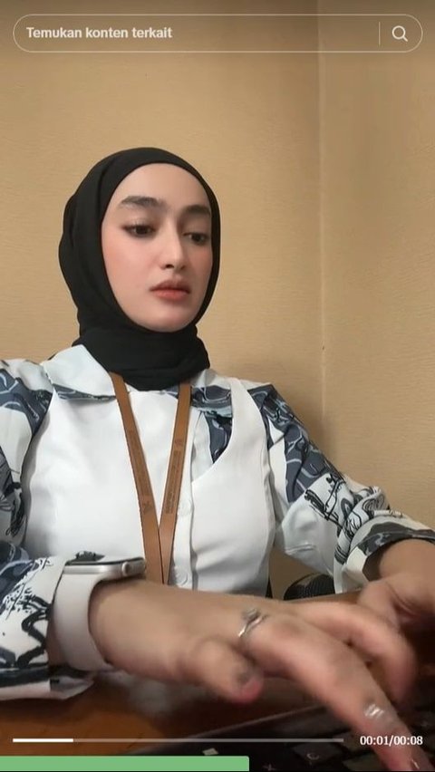 Setelah bikin konten TikTok bareng, hubungan Santyka Fauziah dan Sule menjadi sorotan. Kabarnya, hubungan mereka direstui oleh Ferdi, anak bungsu Sule.