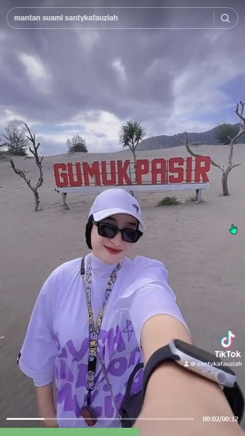 Meski informasi tentang Santyka Fauziah masih terbatas, dari akun TikTok-nya, terungkap bahwa dia adalah seorang pekerja kantoran.