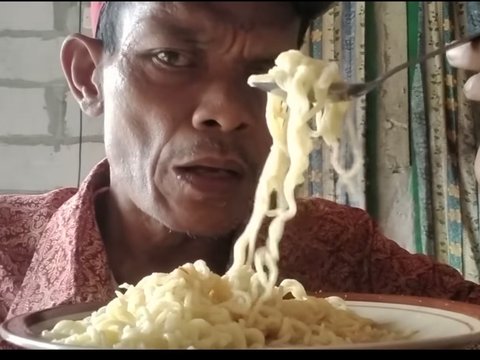 Viral Aksi Yoto Kebo Selalu Mokbang Mi Instan di YouTubenya, Bikin Prihatin Warganet