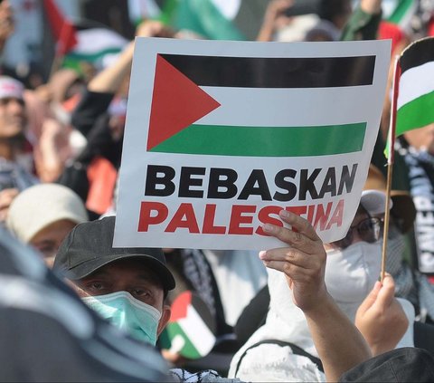 FOTO: Kecam Serangan Israel di Jalur Gaza, Ribuan Orang Ikuti Aksi Bela Palestina di Kedubes AS