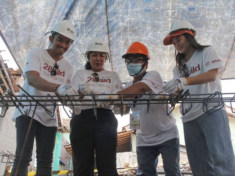 FOTO: Merayakan Hari Sumpah Pemuda dengan Membangun Rumah Layak Huni untuk Warga Berpenghasilan Rendah