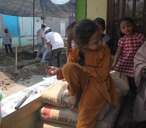 FOTO: Merayakan Hari Sumpah Pemuda dengan Membangun Rumah Layak Huni untuk Warga Berpenghasilan Rendah