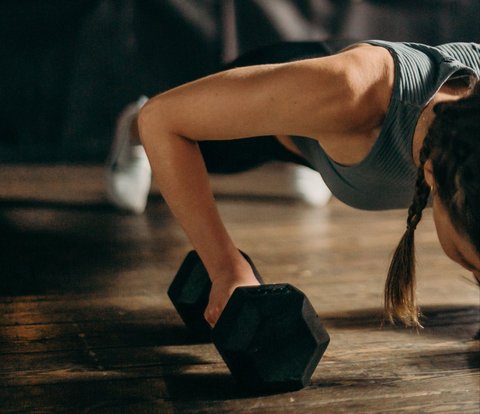 Sports Expert Reveals Why Women Need Weightlifting More Than Men