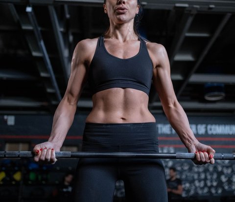 Sports Expert Reveals Why Women Need Weightlifting More Than Men