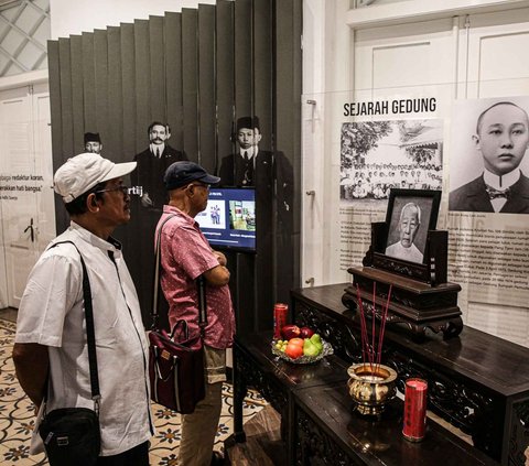 Lalu apa saja yang bisa kita lihat di museum ini? Ada beberapa benda bersejarah yang punya kisah sejarah tersendiri. Misalnya saja koleksi biola W.R. Supratman.