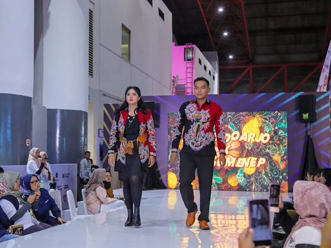 Fashion Show Sita Perhatian Pengunjung di Ajang Job Fair 2023 Kemnaker