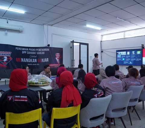 Fahlesa juga menambahkan kepada seluruh jajaran pengurus Sahabat Ganjar di seluruh Indonesia tetap solid, kerja keras, dan kerja keras dalam menghadapi kontestasi pemilu 2024.