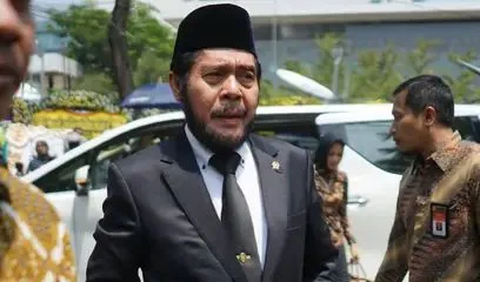 Michael juga menyoroti adanya Hakim Konsititusi yang terang-terangan menyatakan sedang berkabung.<br>