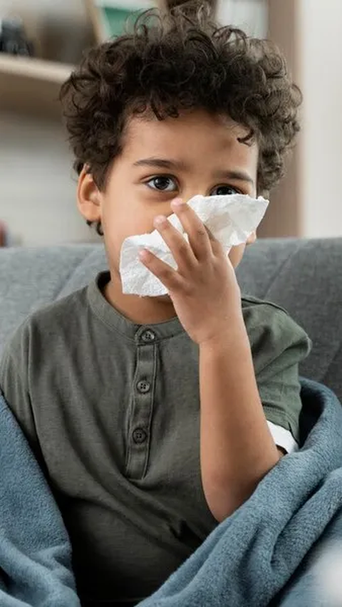 Pneumonia, khususnya bronkopneumonia, menjadi salah satu penyakit pernapasan yang sering menyerang anak-anak. Mari kita bahas lebih lanjut mengenai bronkopneumonia, penyakit yang dapat membahayakan kesehatan si kecil.