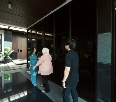 Mewahnya Rumah Baru Rachel Vennya Seluas 1.200 Meter, Nuansa Kayu Homey Banget