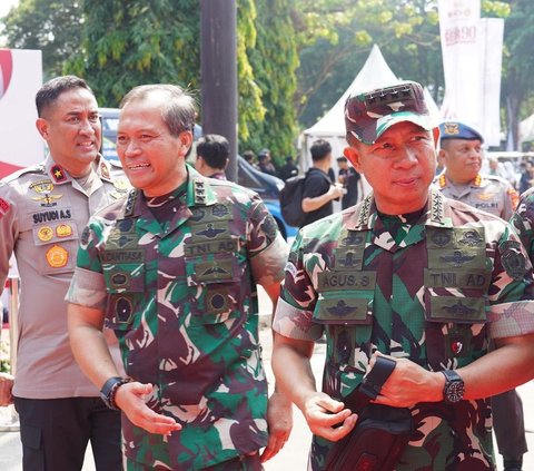 Tidak sendiri, Agus bertugas ditemani oleh sejumlah petinggi TNI Polri. Terlihat pada unggahan pertama, Agus bersama oleh Koordinator Staf Ahli Kepala Staf AD, Letjen I Nyoman Cantiasa dan Wakapolda Metro Jaya Brigjen Polisi Suyudi Ario Seto.<br>