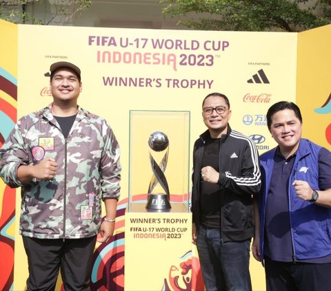 Momen Trofi Piala Dunia U-17 2023 Dipamerkan di Surabaya