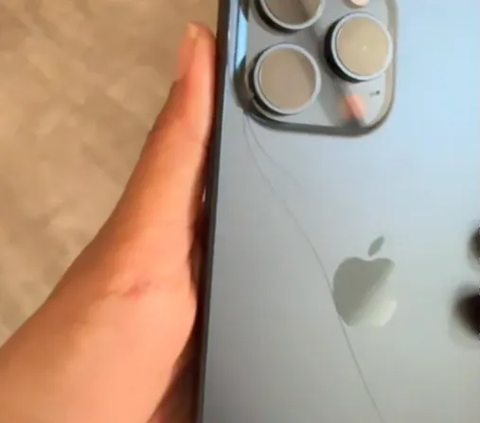 So Sad! Not Even a Day After Buying, This Woman's iPhone 15 Pro Max is Already Cracked