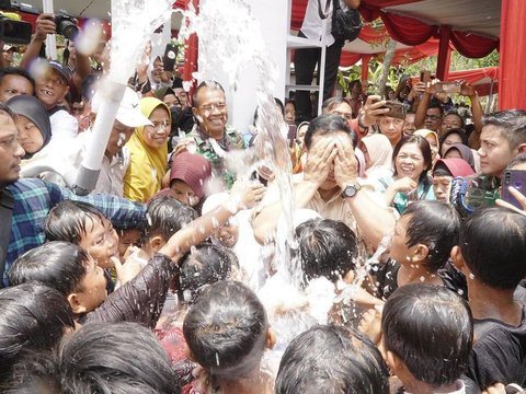 Prabowo di Banyumas Ziarah ke Makam Sang Kakek: Kalau Enggak Nyekar Takut Kualat