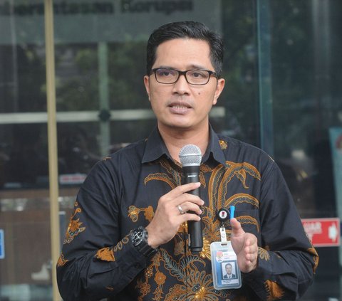 Cerita Febri Diansyah Diperiksa 7 Jam atas Kasus Korupsi di Kementan