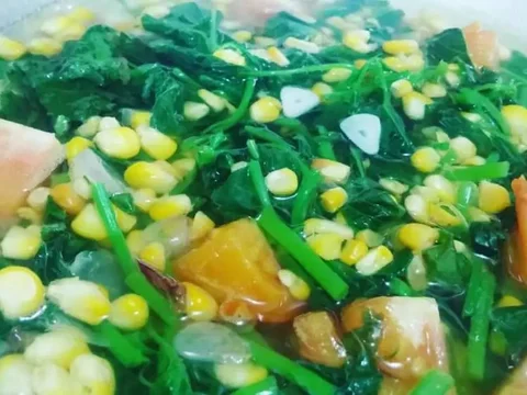 1. Sayur Bayam Bening Jagung