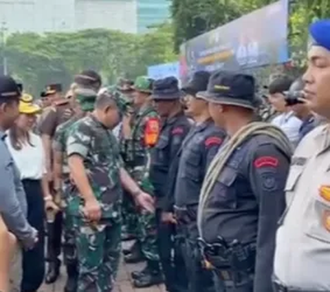 Kasad Jenderal Dudung Periksa Kantong Anggota Brimob Tak Ada Dompet: Enggak Punya Duit Berarti ini?