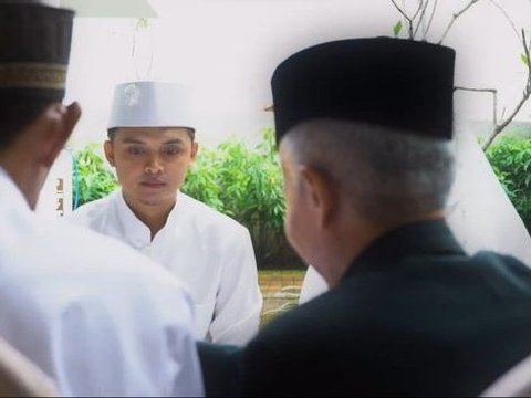 Lepas Status Duda, 8 Foto Pernikahan Dodi Hidayatullah , Sang Istri Bikin Netizen Penasaran!