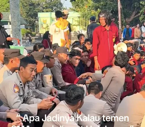 Momen Unik Polisi & Mahasiswa Reuni di Lokasi Unjuk Rasa, Ternyata Teman Satu SMA