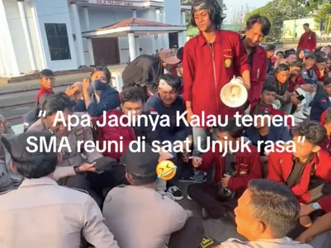 Momen Unik Polisi & Mahasiswa Reuni di Lokasi Unjuk Rasa, Ternyata Teman Satu SMA