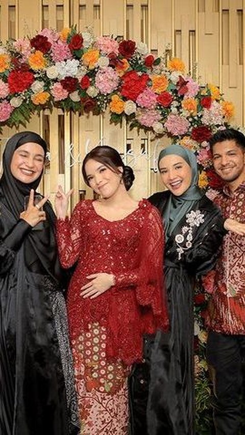 Potret Lamaran Adik Zaskia dan Shireen Sungkar, Sang Kakak Cantik Mempesona