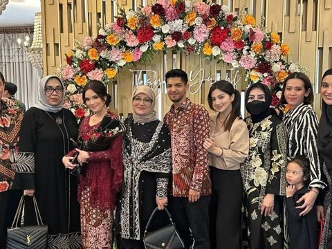 Potret Lamaran Adik Zaskia dan Shireen Sungkar, Sang Kakak Cantik Mempesona