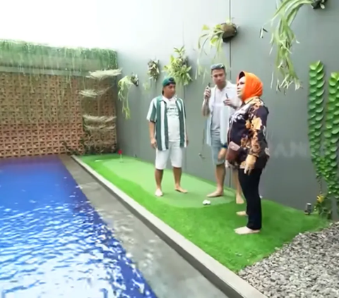 Irfan dan Raffi Ahmad Melongo Melihat Rumah Baru Hetty Koes Endang, di Dalamnya Ada Putting Golf dan Kolam Renang